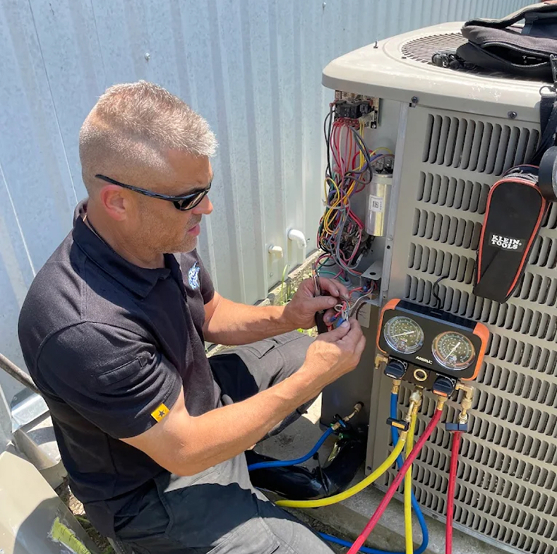 Fast Response HVAC Technician Installing AC System in Lehigh Acres