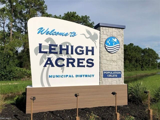 Welcome to Lehigh Acres Municipal District sign in Lee County, Florida